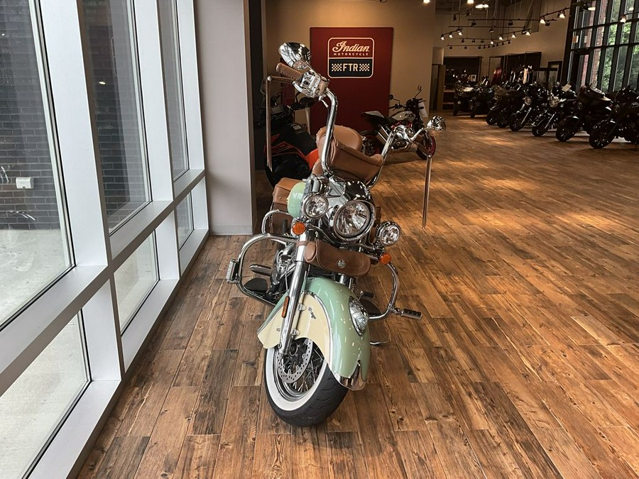 2017 Indian Motorcycle® Chief® Vintage Willow Green Over Ivory Cream