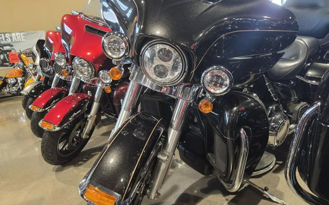 2017 Harley-Davidson® Ultra Limited Two-Tone Black Hills Gold/Black Quartz