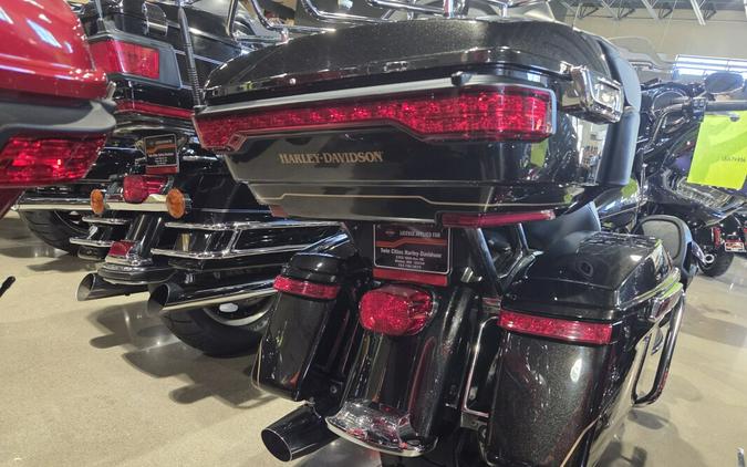 2017 Harley-Davidson® Ultra Limited Two-Tone Black Hills Gold/Black Quartz