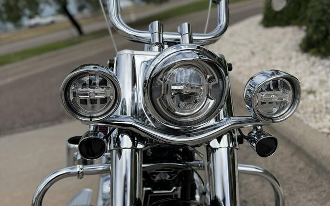 2022 Harley-Davidson Heritage Classic 114 Vivid Black (Black Finish w/Cast Wheels)