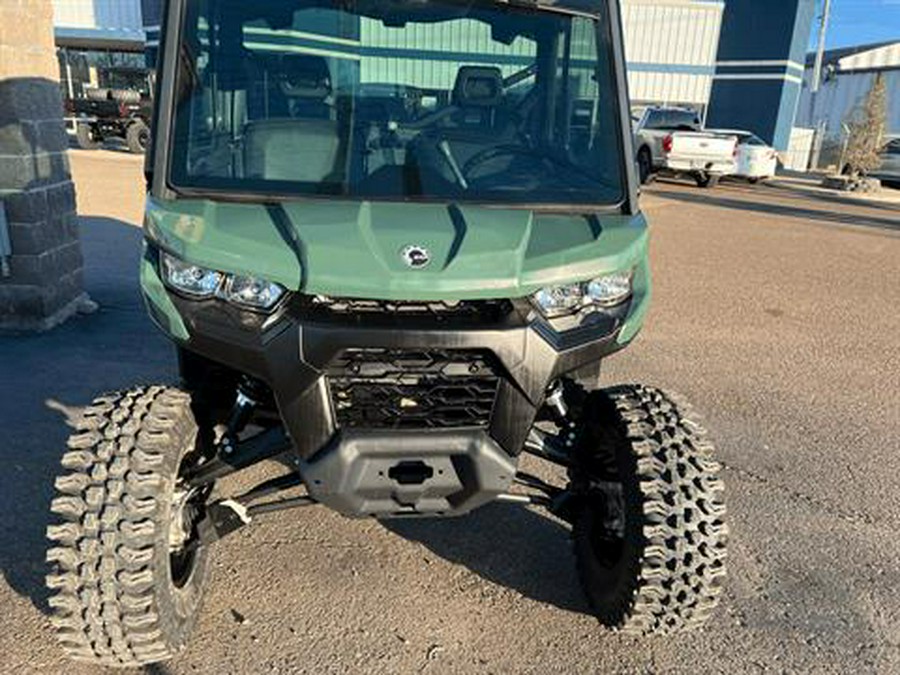 2024 Can-Am Defender DPS CAB