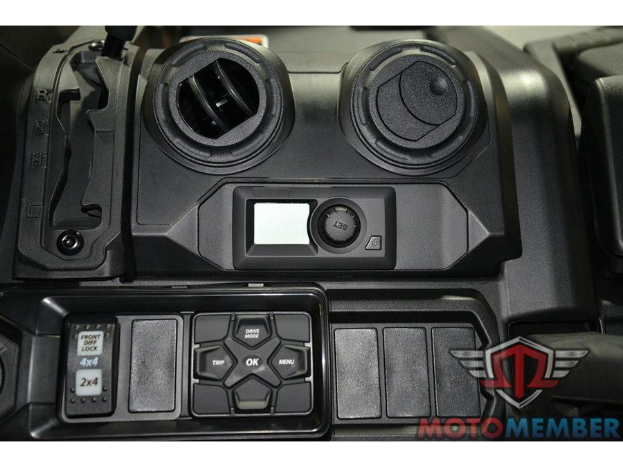 2025 Can-Am Defender 6x6 Limited HD10