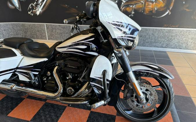 FLHXSE 2016 CVO™ Street Glide®