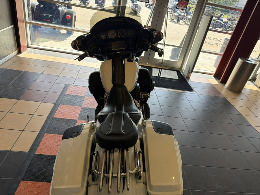 FLHXSE 2016 CVO™ Street Glide®