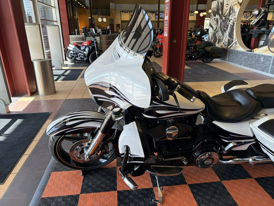 FLHXSE 2016 CVO™ Street Glide®