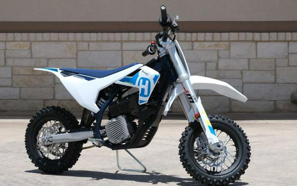 New 2023 HUSQVARNA EE 3 HERITAGE WHITE