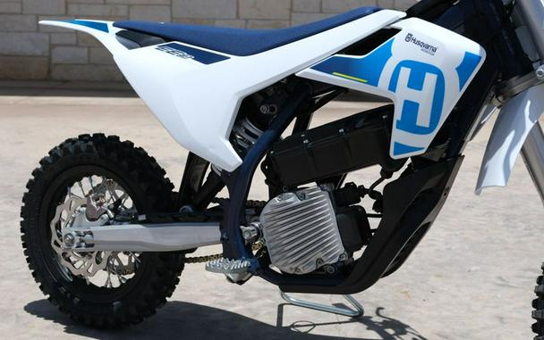 New 2023 HUSQVARNA EE 3 HERITAGE WHITE