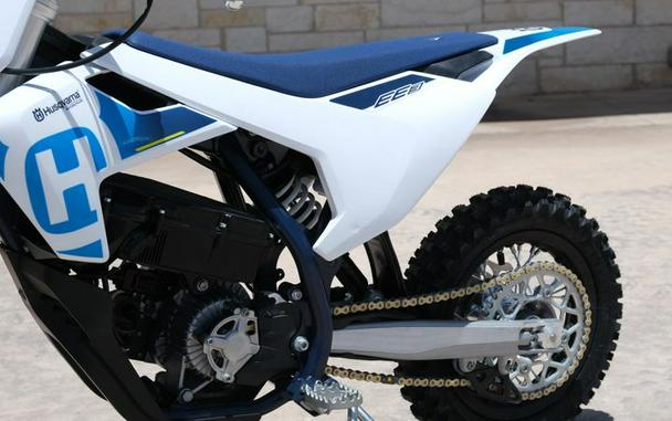 New 2023 HUSQVARNA EE 3 HERITAGE WHITE