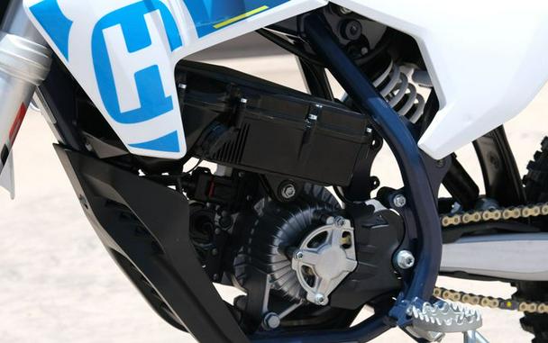 New 2023 HUSQVARNA EE 3 HERITAGE WHITE