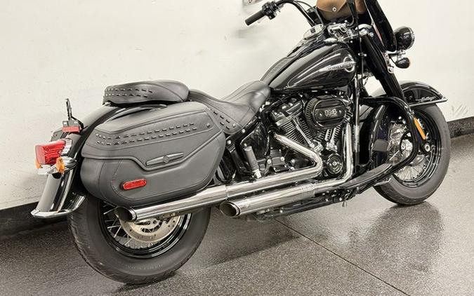 2020 Harley-Davidson Softail FLHC - Heritage Classic