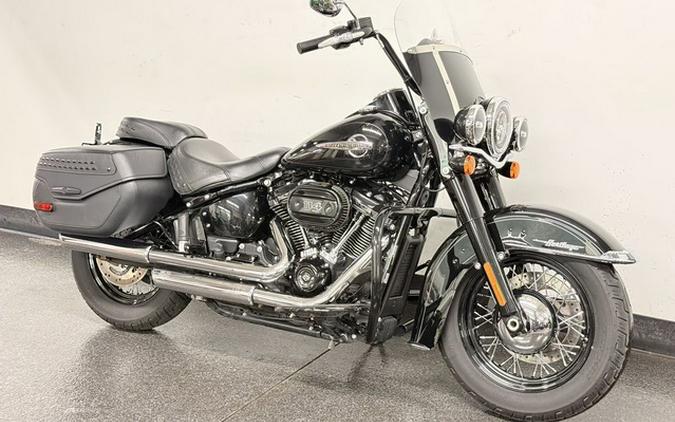 2020 Harley-Davidson Softail FLHC - Heritage Classic