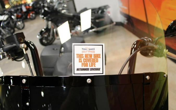2025 Harley-Davidson® FLHC - Heritage Classic