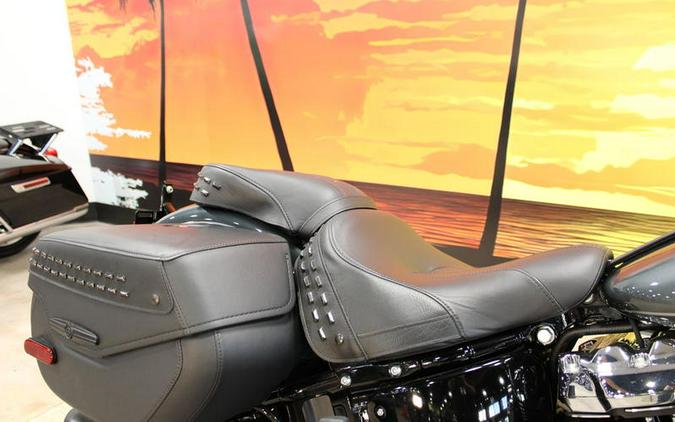 2025 Harley-Davidson® FLHC - Heritage Classic