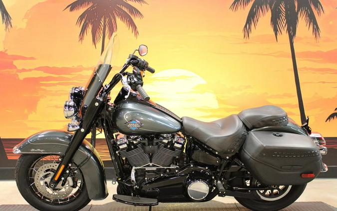 2025 Harley-Davidson® FLHC - Heritage Classic