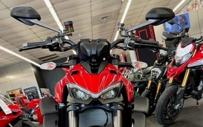 2023 Ducati Streetfighter V4 Ducati Red