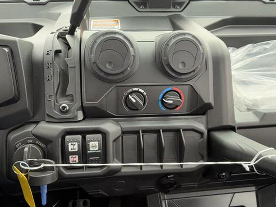 2026 Can-Am Defender DPS CAB