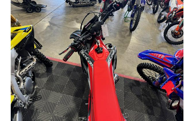 2026 300 XTRAINER - Beta Motorcycles