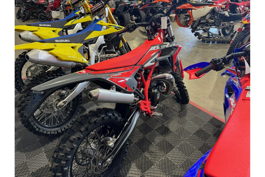 2026 300 XTRAINER - Beta Motorcycles
