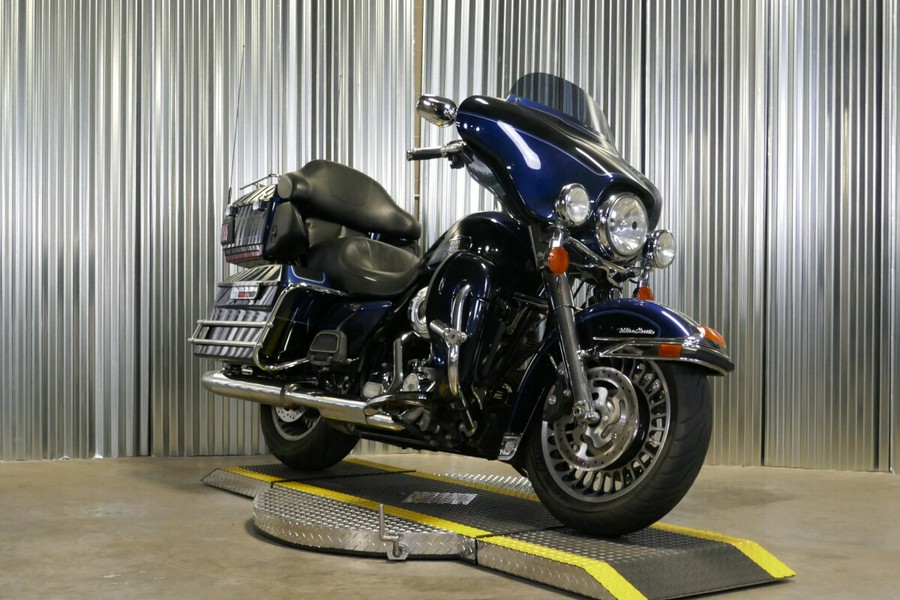 2012 Harley-Davidson FLHTCU103