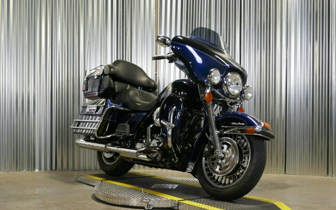 2012 Harley-Davidson FLHTCU103