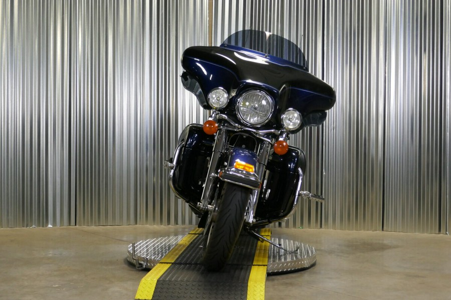 2012 Harley-Davidson FLHTCU103