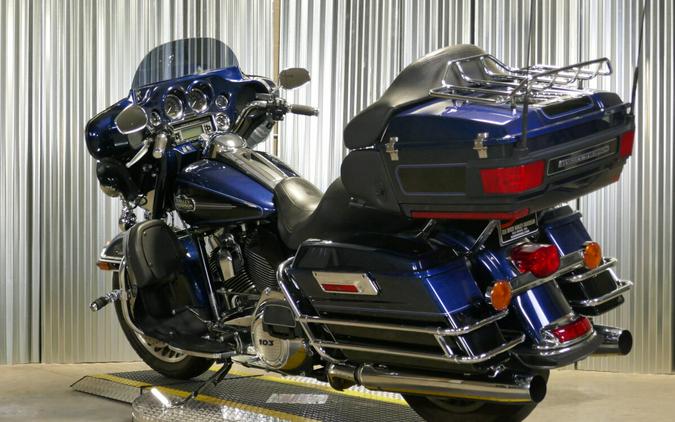 2012 Harley-Davidson FLHTCU103