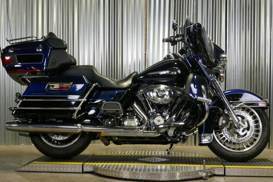 2012 Harley-Davidson FLHTCU103