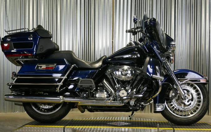 2012 Harley-Davidson FLHTCU103