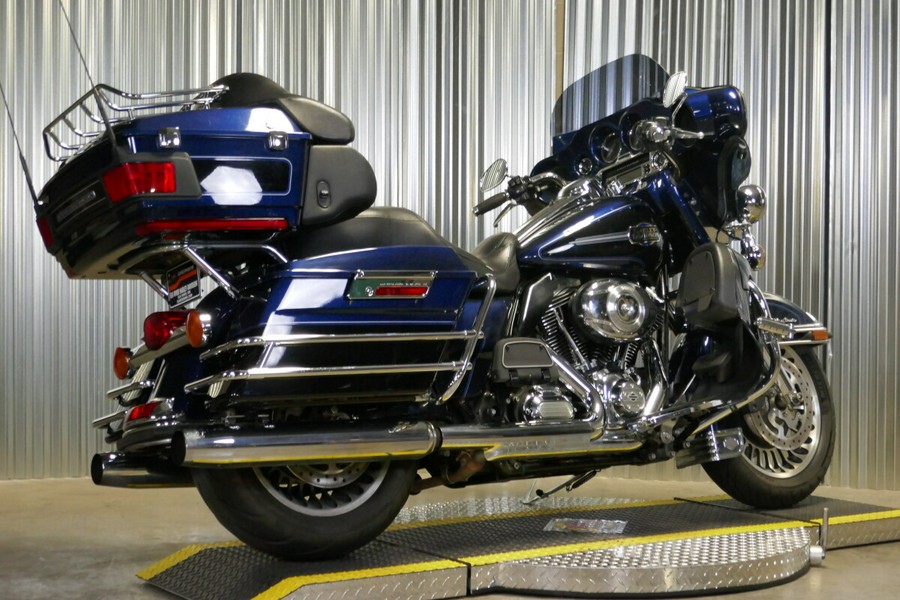 2012 Harley-Davidson FLHTCU103