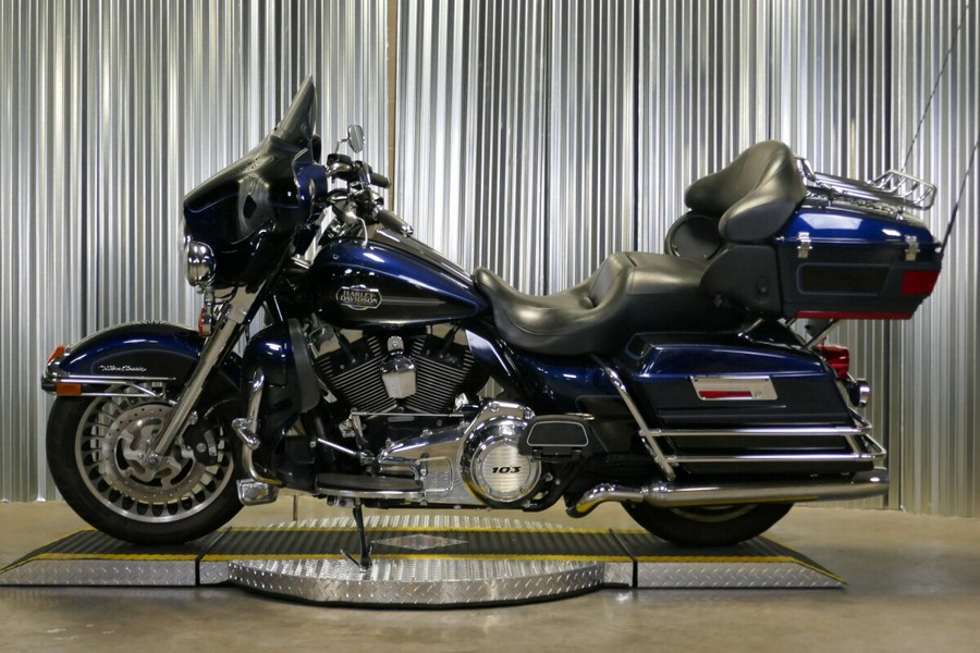 2012 Harley-Davidson FLHTCU103