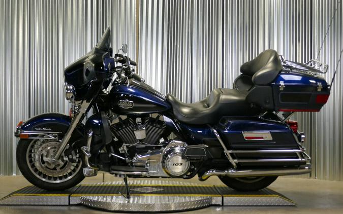 2012 Harley-Davidson FLHTCU103