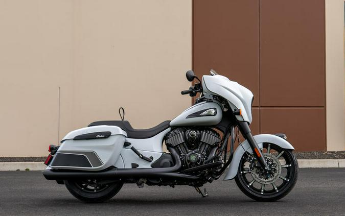 2024 Indian Motorcycle® Chieftain® Dark Horse® w/Powerband Audio Pkg Ghost White Metallic Smoke wit