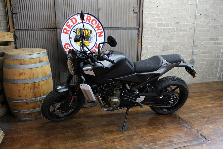 2025 Husqvarna® Svartpilen 801