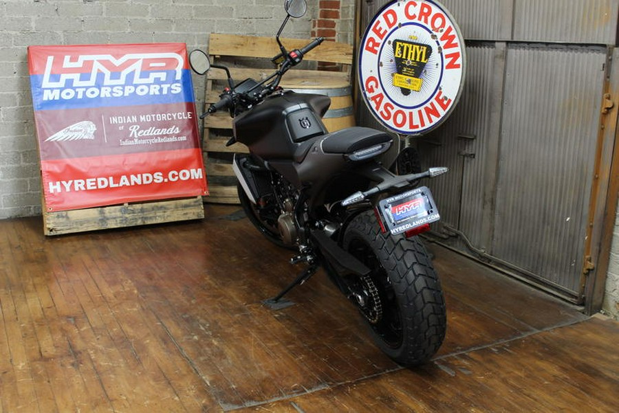 2025 Husqvarna® Svartpilen 801