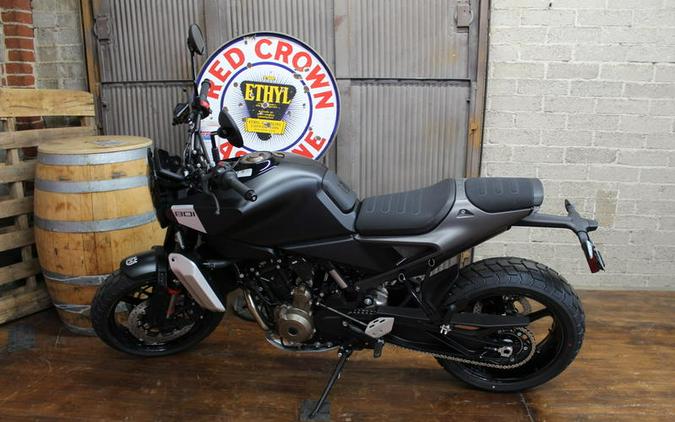 2025 Husqvarna® Svartpilen 801