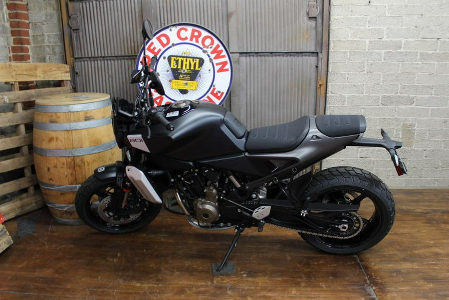 2025 Husqvarna® Svartpilen 801