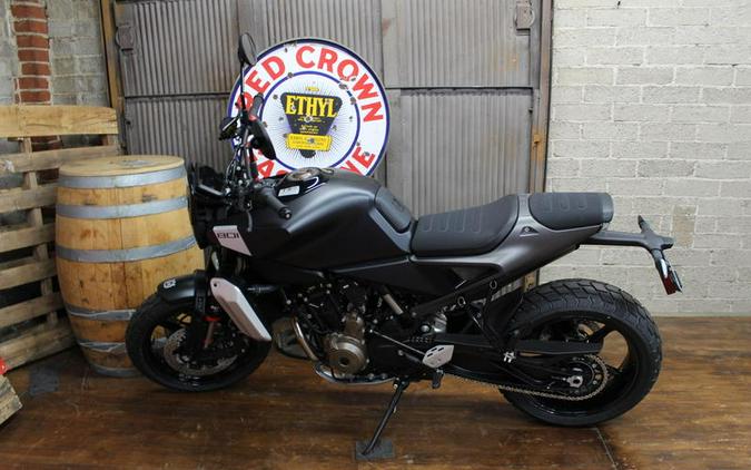 2025 Husqvarna® Svartpilen 801