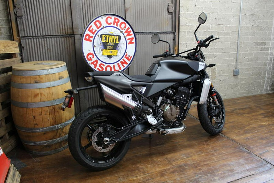 2025 Husqvarna® Svartpilen 801