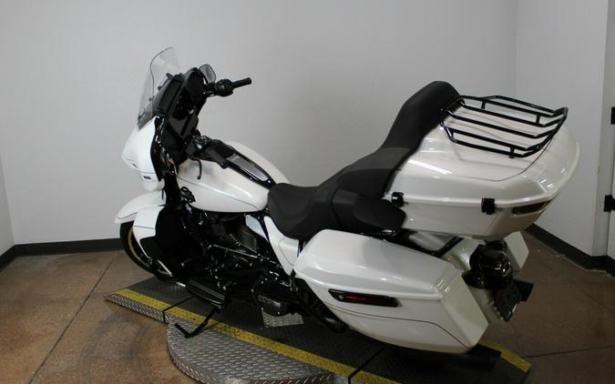 Harley-Davidson® Street Glide Limited 2026 White Onyx Pearl Black Trim