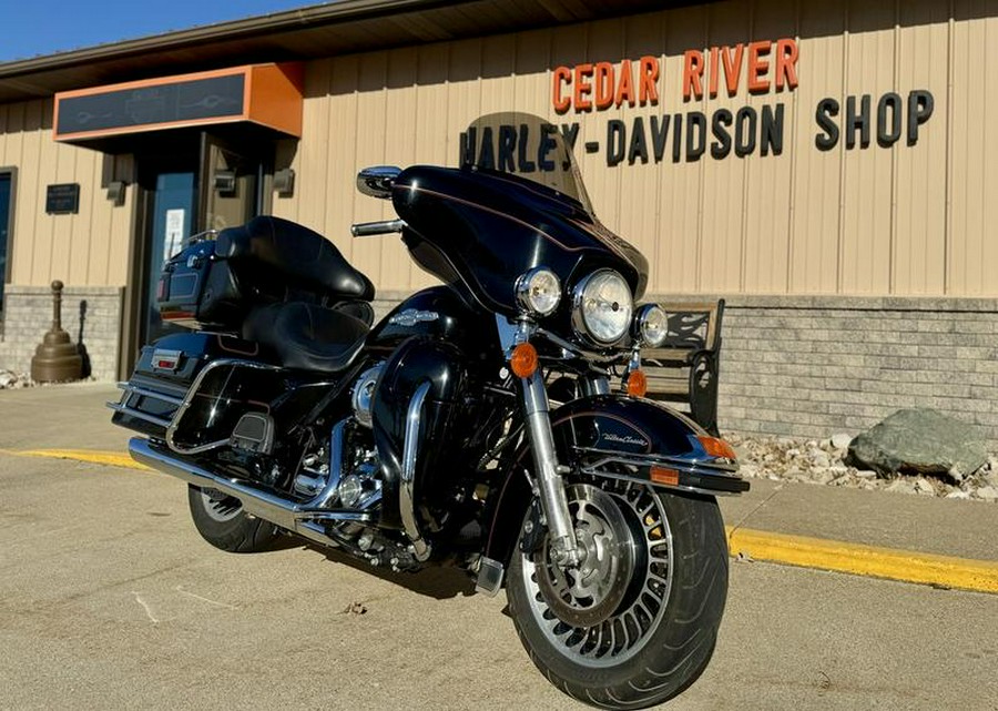 2010 Harley-Davidson® FLHTCU - Ultra Classic® Electra Glide