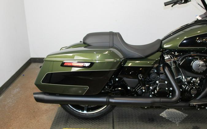 2026 Harley-Davidson® Road Glide® Olive Steel Metallic / Vivid Black