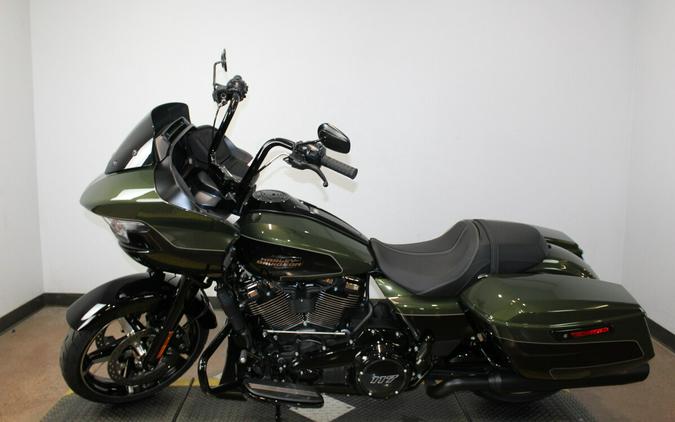2026 Harley-Davidson® Road Glide® Olive Steel Metallic / Vivid Black