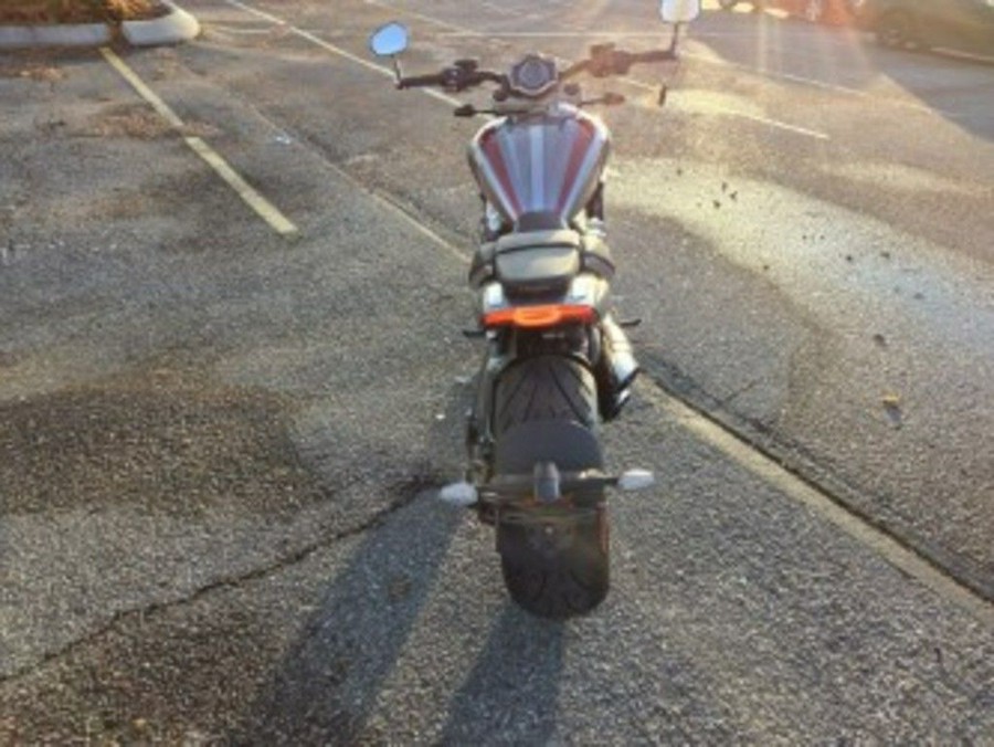 2022 Triumph Rocket 3 R Silver Ice Cranberry Red