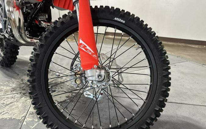 2027 BETA Xtrainer 200