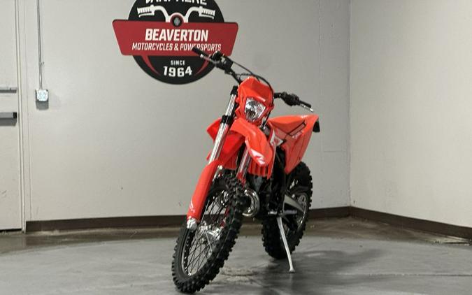 2027 BETA Xtrainer 200