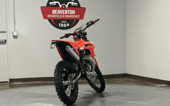 2027 BETA Xtrainer 200