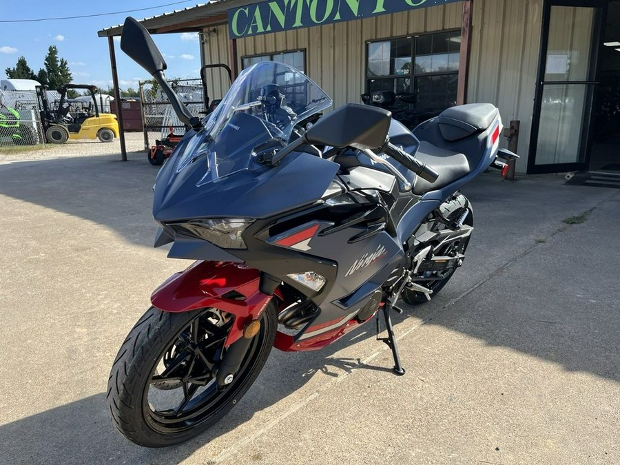 2026 Kawasaki Ninja® 500 ABS Metallic Matte Twilight Blue