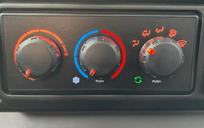 2027 Can-Am DEFENDER XU XT CAB HD10 TRIPLE