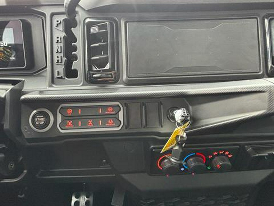 2027 Can-Am DEFENDER XU XT CAB HD10 TRIPLE