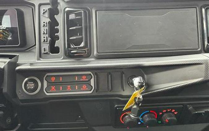 2027 Can-Am DEFENDER XU XT CAB HD10 TRIPLE